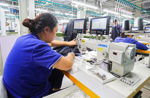 科技賦能打造智能工廠 將私人定制服裝搬上現(xiàn)代流水線